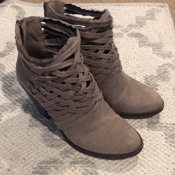 Light brown booties with weaving pattern - Picture 3 of 8